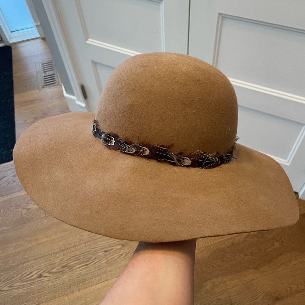 LOVELY BIRD tan wool hat
